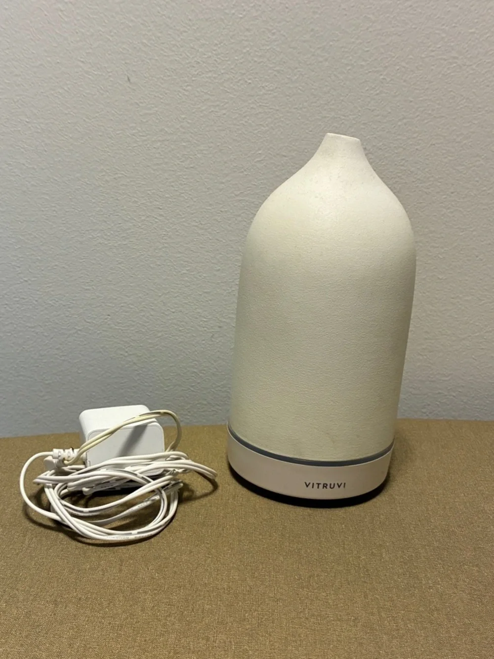 Vitruvi Ceramic Aromatherapy Diffuser in Cream with Amber Accent